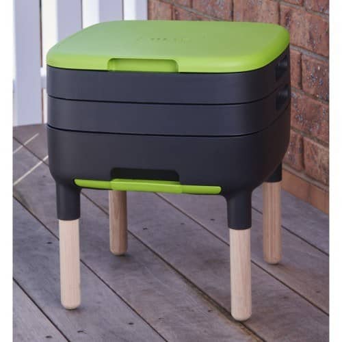 Lombricomposteur a plateaux empiles TinyWorm, modele compact et modulaire