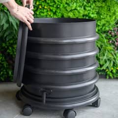De 2 à 4 plateaux avec jardinière en option, 13 litres utiles par plateau