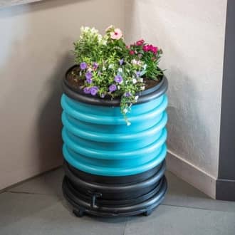 De 2 à 4 plateaux avec jardinière en option, 13 litres utiles par plateau