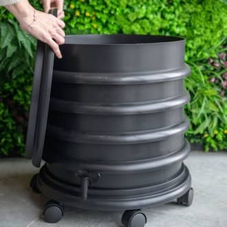 De 2 à 4 plateaux avec jardinière en option, 13 litres utiles par plateau