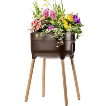 Wooden elevated planter with passive hydroponics